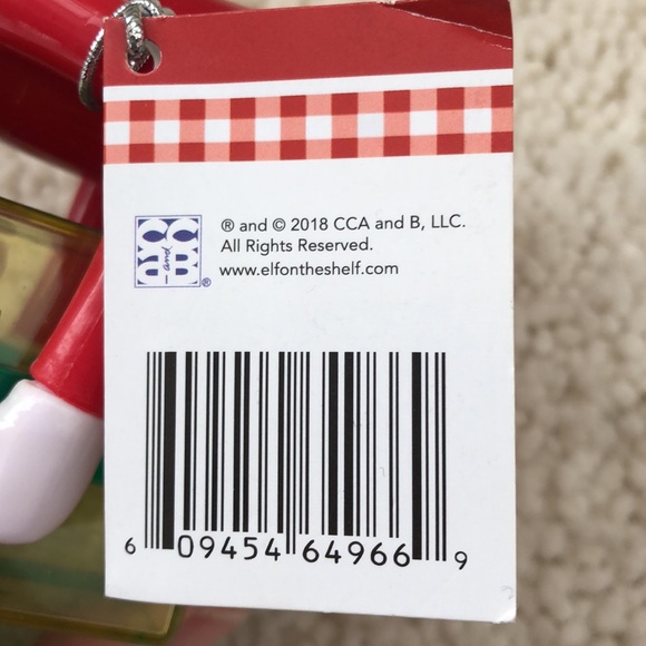 Elf on the Shelf hardcover book and candy holding elf - Picture 8 of 11